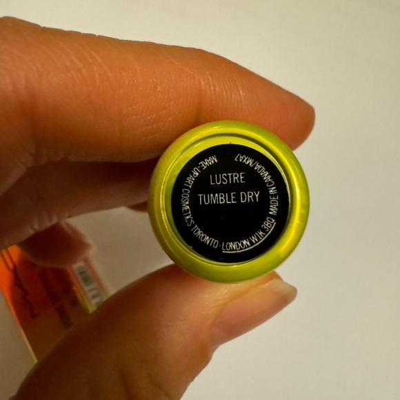 MAC LE Tumble Dry lipstick from Wash and Dry Collection set available - Picture 3 of 4